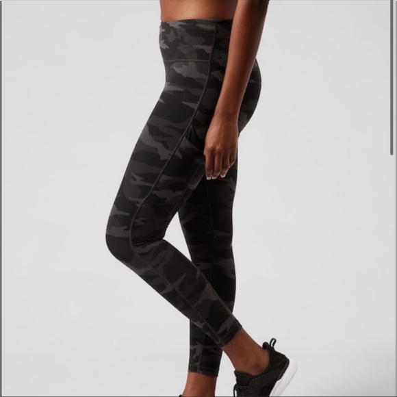 ✨SOLD✨ Athleta Ultimate 7/8 Tight Camo Leggings - Picture 2 of 13